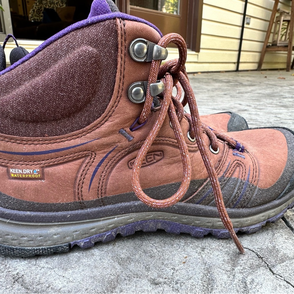 KEEN Women's Brown and Purple Winter Boots